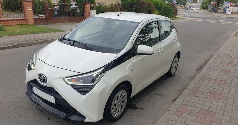 samochody osobowe Toyota Aygo cena 47999 przebieg: 53000, rok produkcji 2021 z Knurów